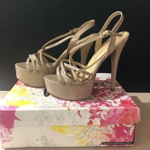 Chinese Laundry beige Tippy Top shoes size 9